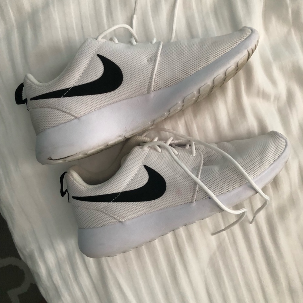 White Women’s Nike Roshe